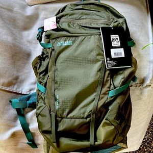 New with tags! Camelback Women daypack with hydration
